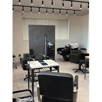 湿気を感じる日は是非重めのスタイリング剤を! | 浜松市の本格派メンズヘアサロン