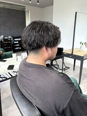 センターパート×緩めツイスパ | BOOST men's hair salon | 浜松市の本格派メンズヘアサロン