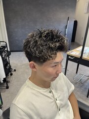 テーパーフェード　スパイキーショート