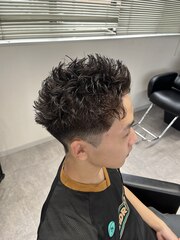 ピンパーマ×スパイキーショート